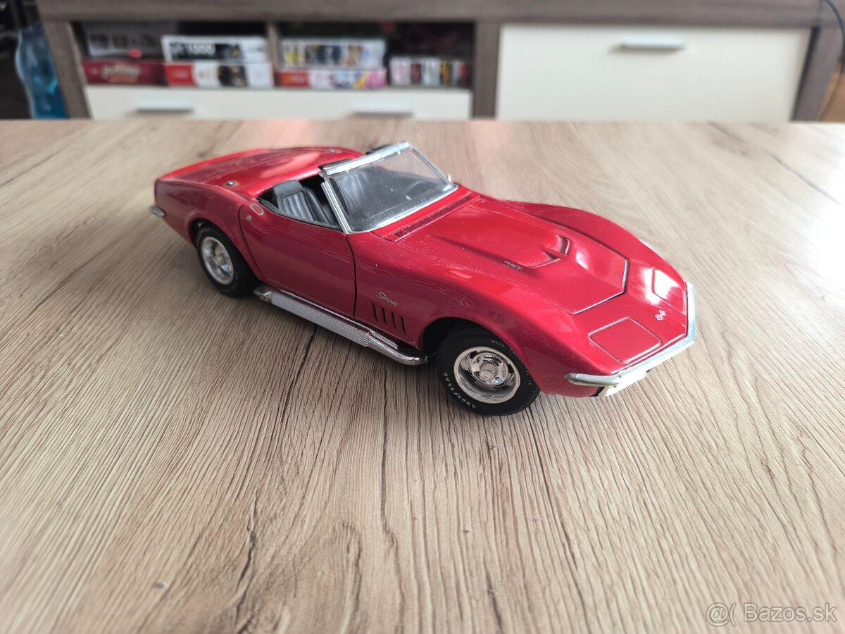 Revell Chevrolet Corvette 69' 1:18 - 4