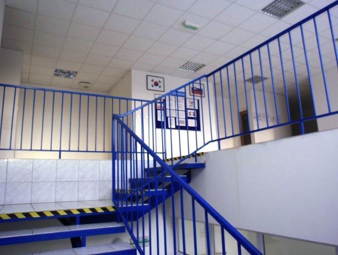 Výrobné, distribučné, parkovacie a kancelárske priestory na - 4