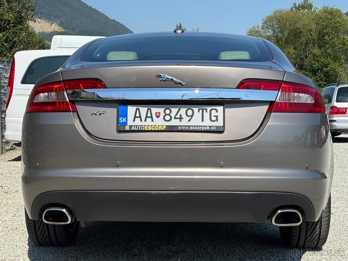Jaguar XF 2.7D V6 Premium Luxury - 4