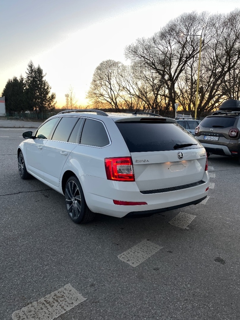 Škoda Octavia combi 2.0 tdi LK DSG - 4