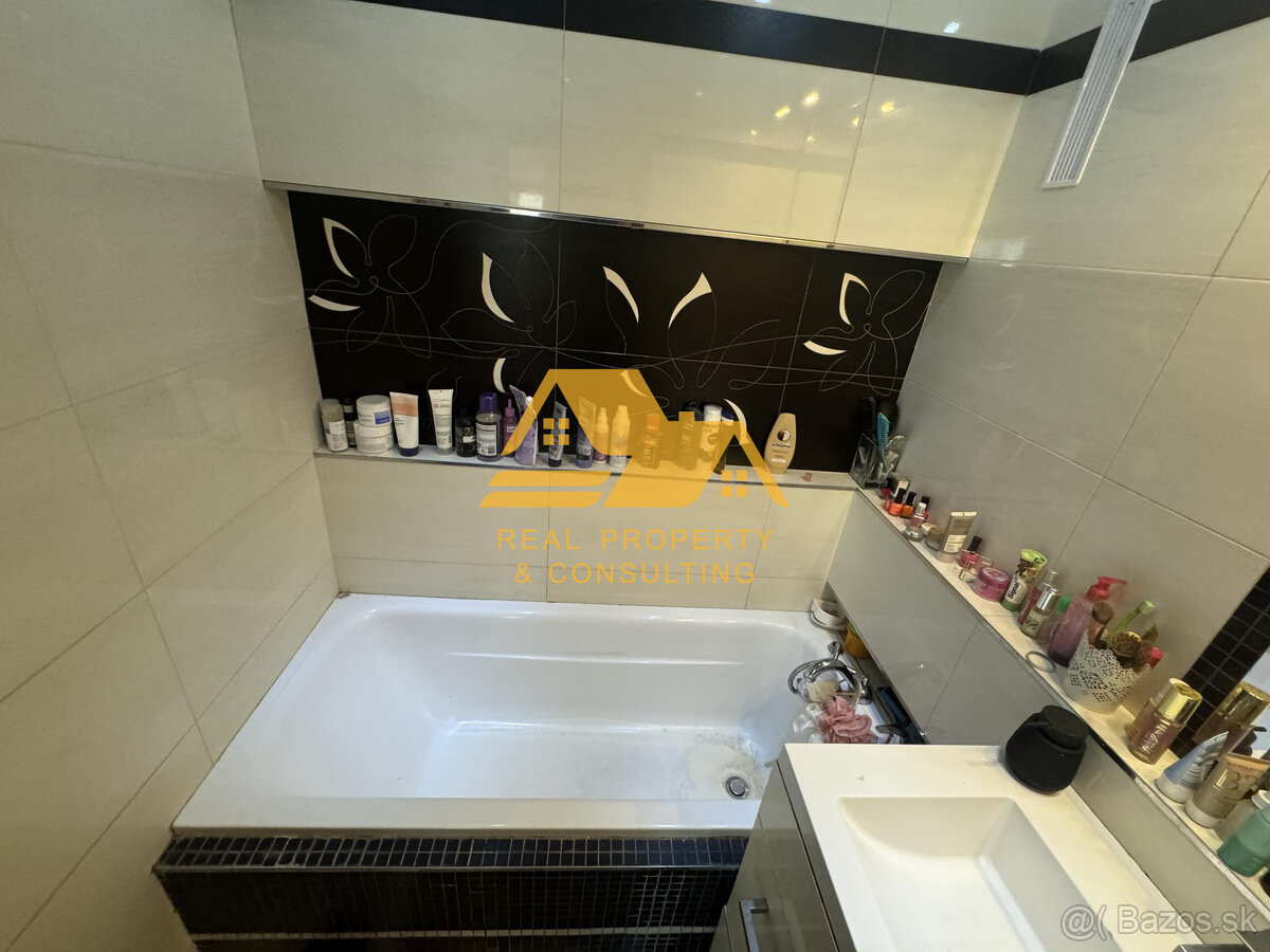 ExkluzívnePredám 3 izbový byt s 2 balkónmi v Nových Zámkoch - 4