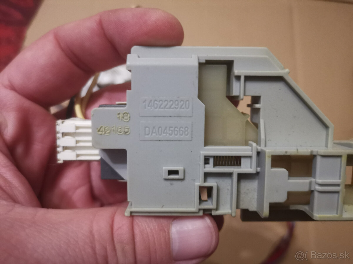 Predám hlavnú elektroniku z práčky Electrolux - 4