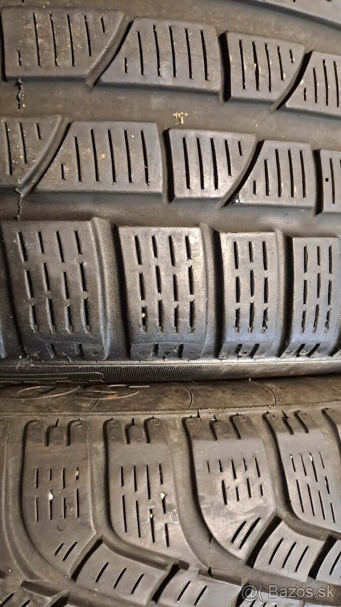 Predám 4ks jazdené zimné 235/45r18-98V Pirelli - 4