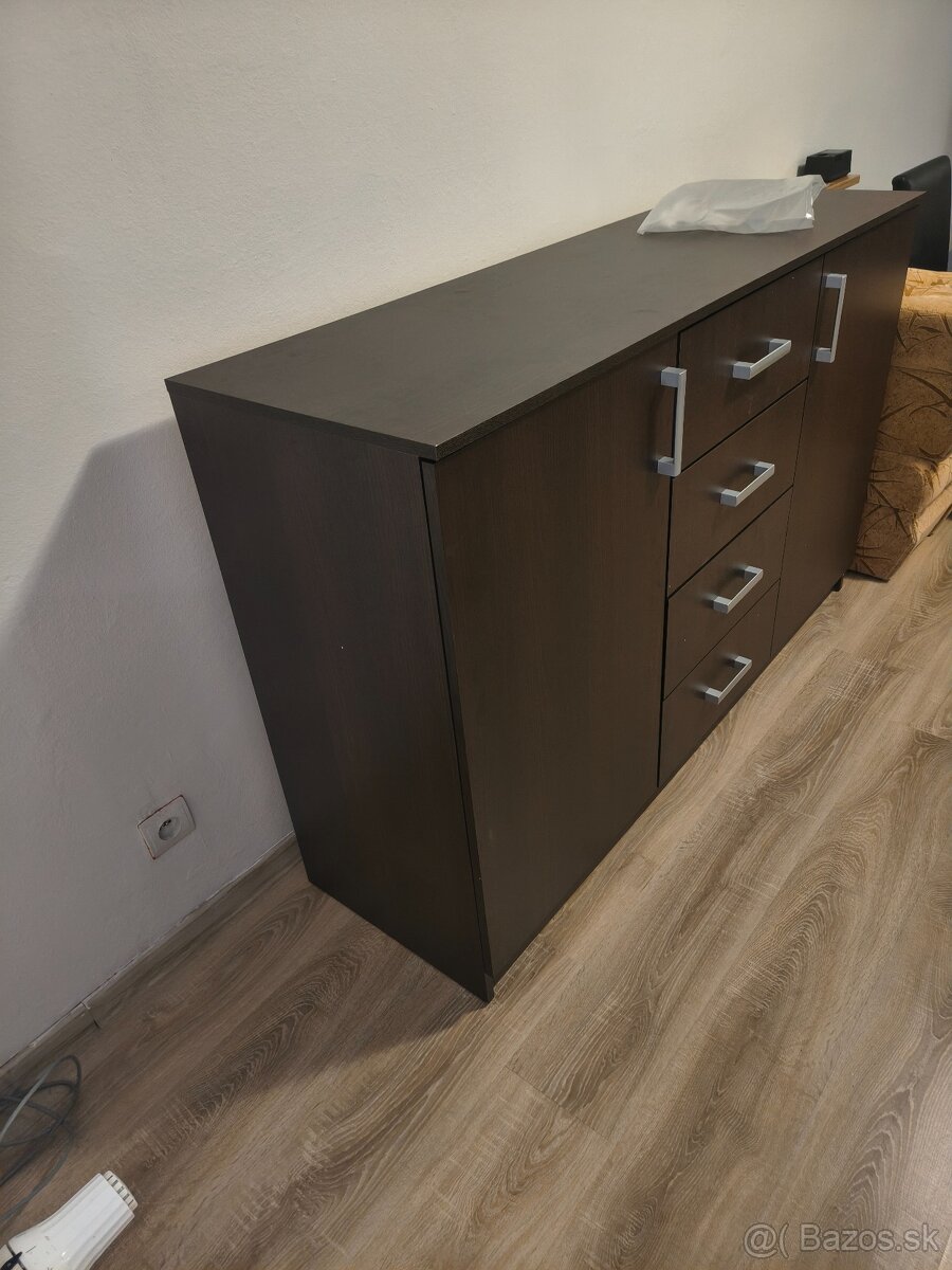 Komoda - 4