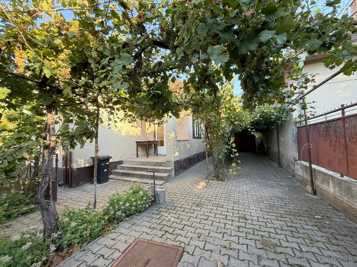 Rodinný dom s garážou v centre Senca - 4