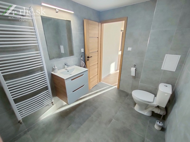 PRENÁJOM PODNIKATEĽSKÝ PRIESTOR NA 1. POSCHODÍ - 4