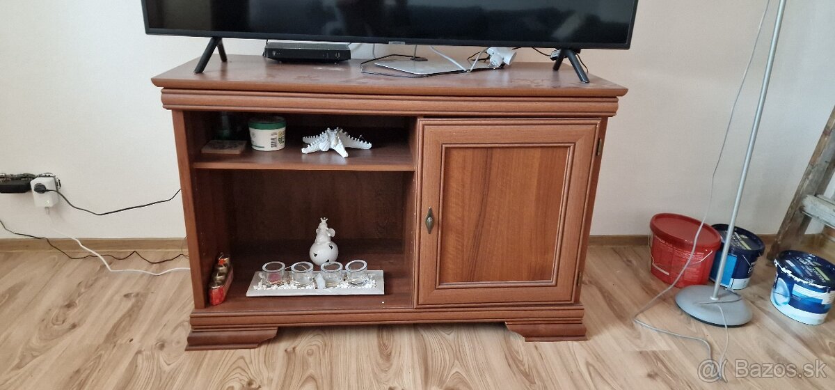 Predám rohovú vytrínu plus stolik pod televízor - 4