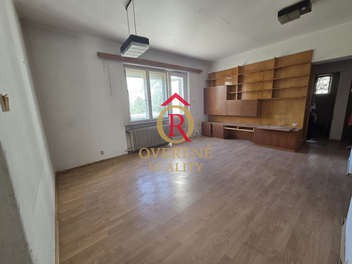 Exkluzívne na predaj dvojgeneračný rodinný dom - Revúca, Okr - 4