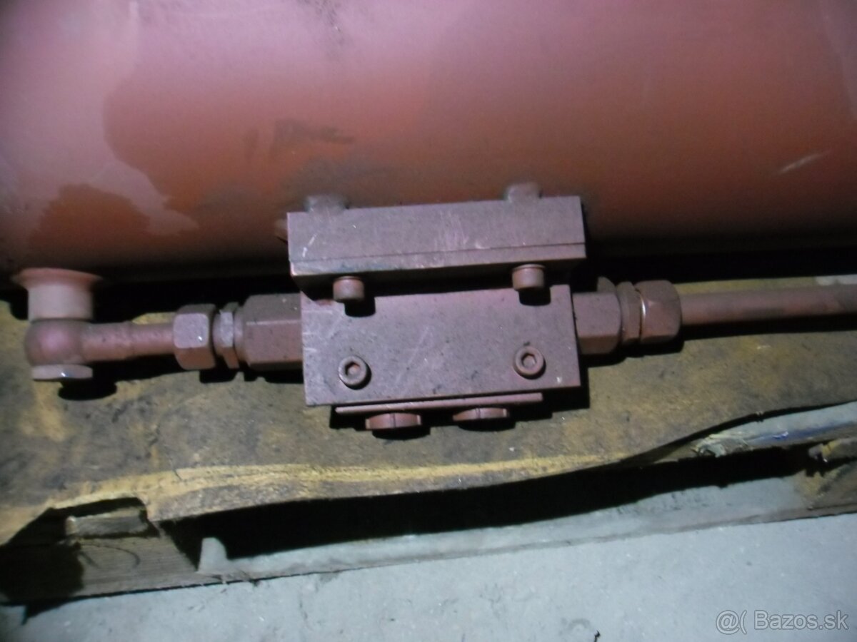 Predám dva silné hydraulické valce - 4