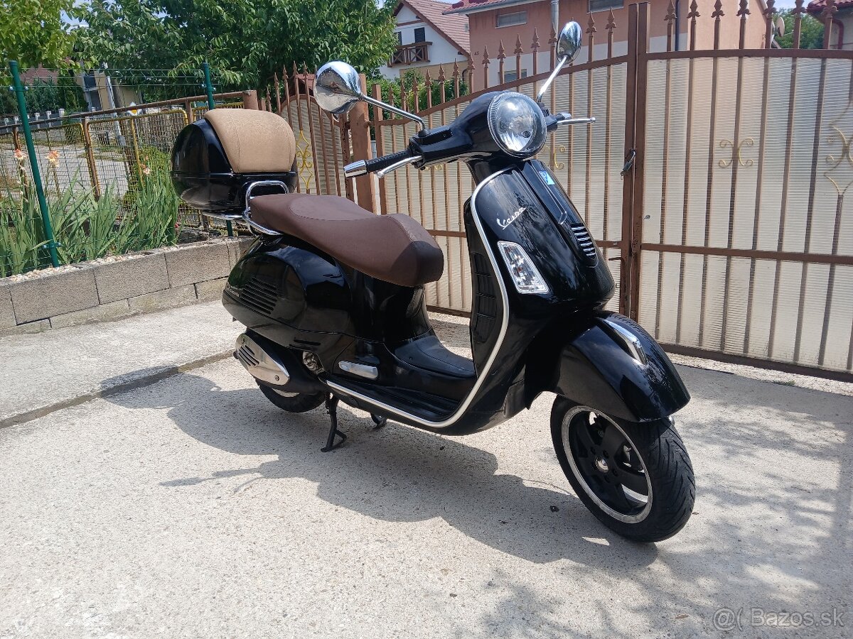 Piaggio Vespa GTS 300 - 4