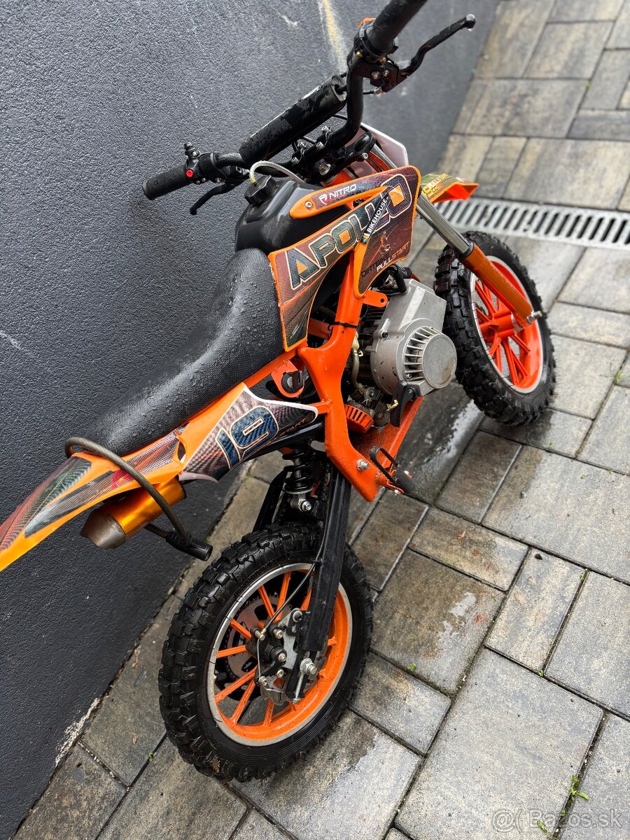 Cross Apollo 49