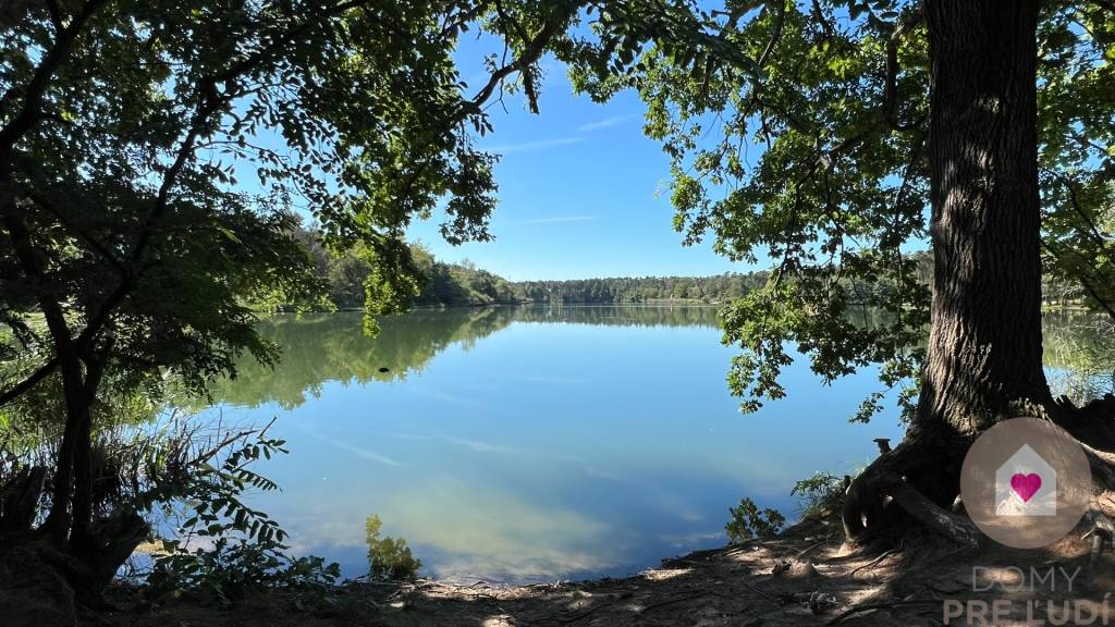 LÁB - PIESKOVŇA - 3 podlažná chata 2 min chôdze od jazera - 4