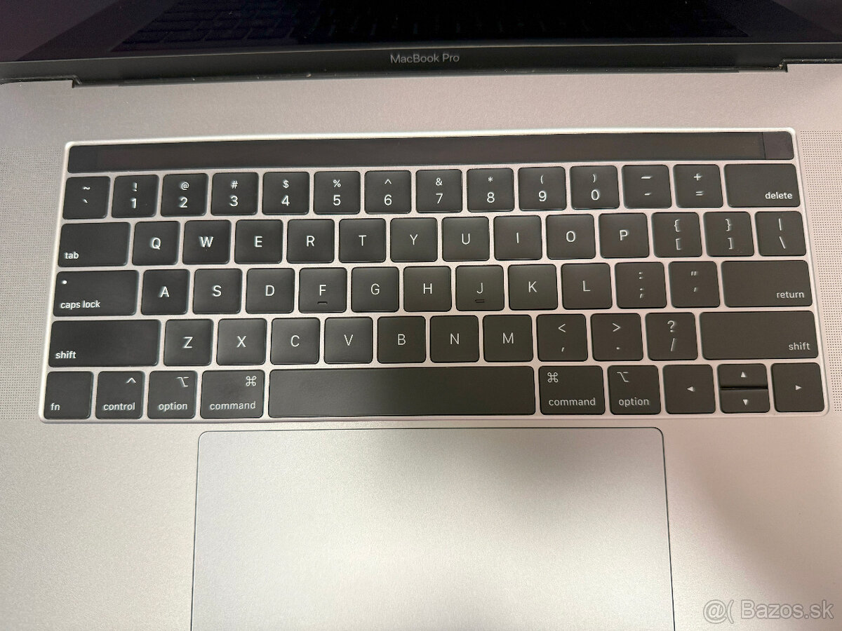 MacBook Pro 15" 2019 - i7, 16GB, 256GB (Space Grey) - 4