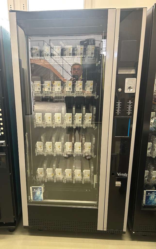 Predam predajný automat Vendo Sanden - 4