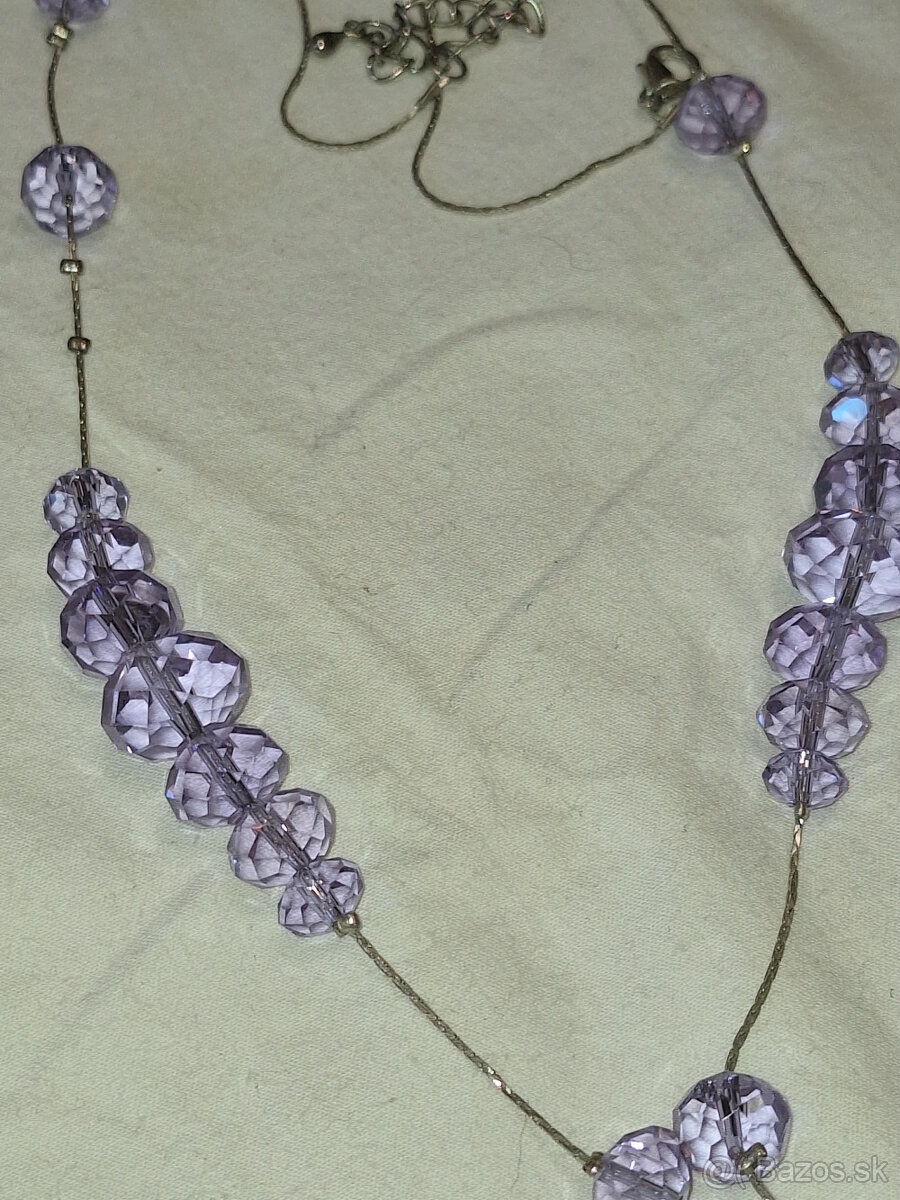 KRÁSNY NÁHRDELNÍK - 4