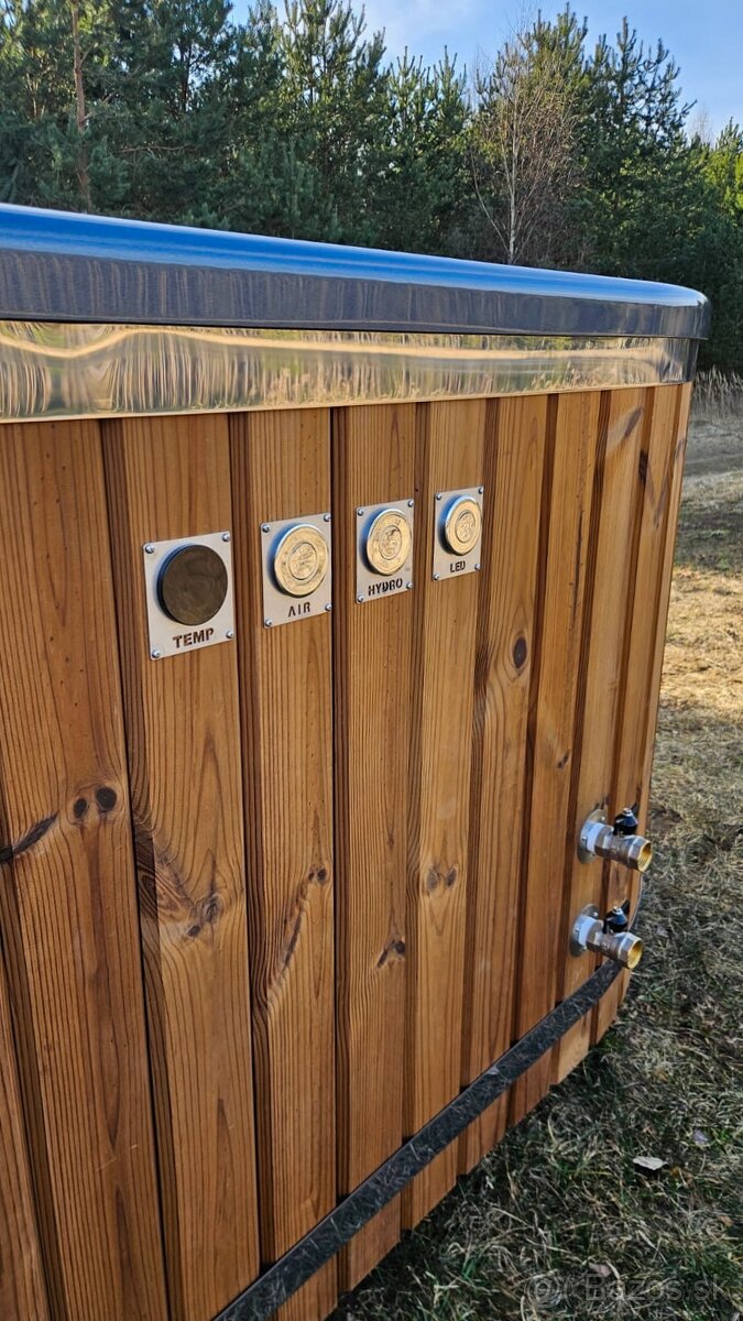 KVADRÁTOVÁ KÚPACIA KAĎA Bratislava - 4