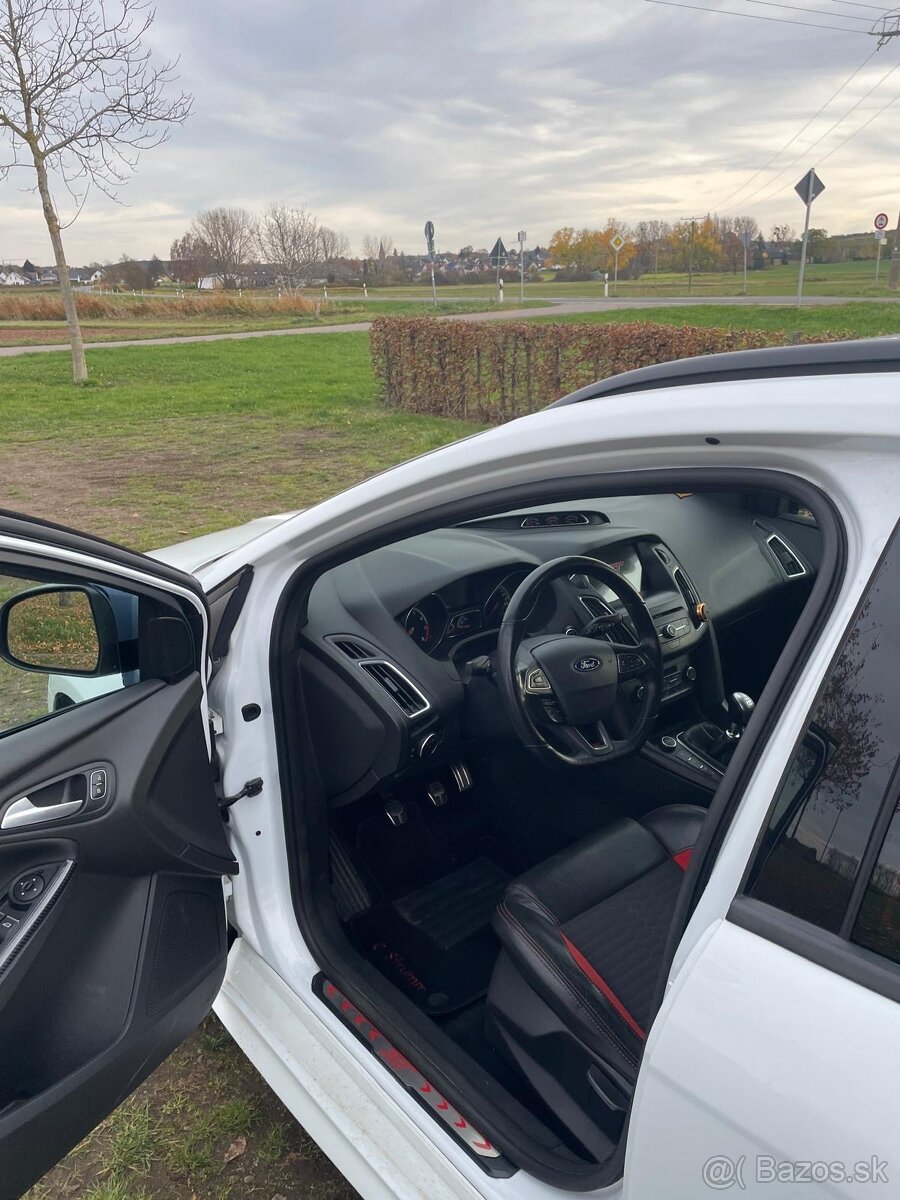 Ford Focus ST - 4