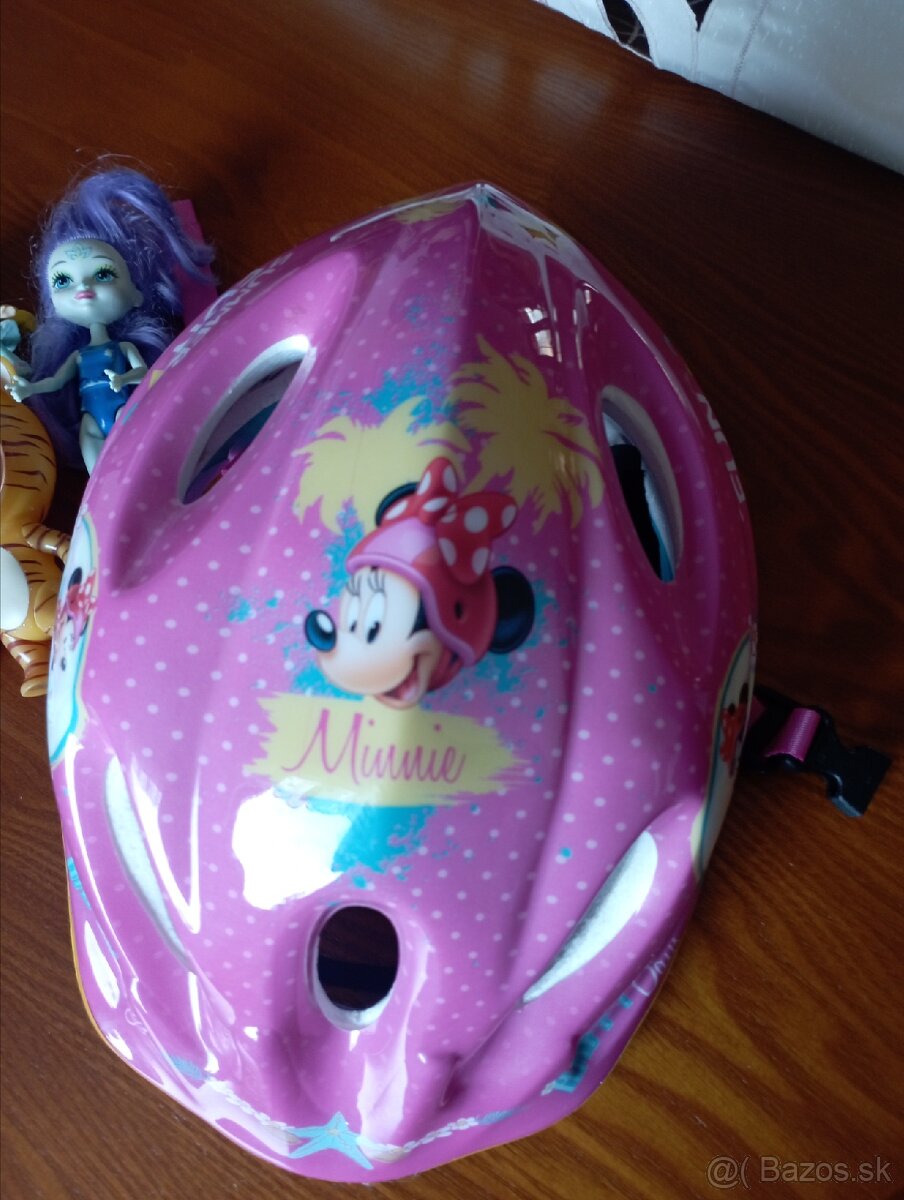 Detská prilba s figúrkami na hranie. - 4