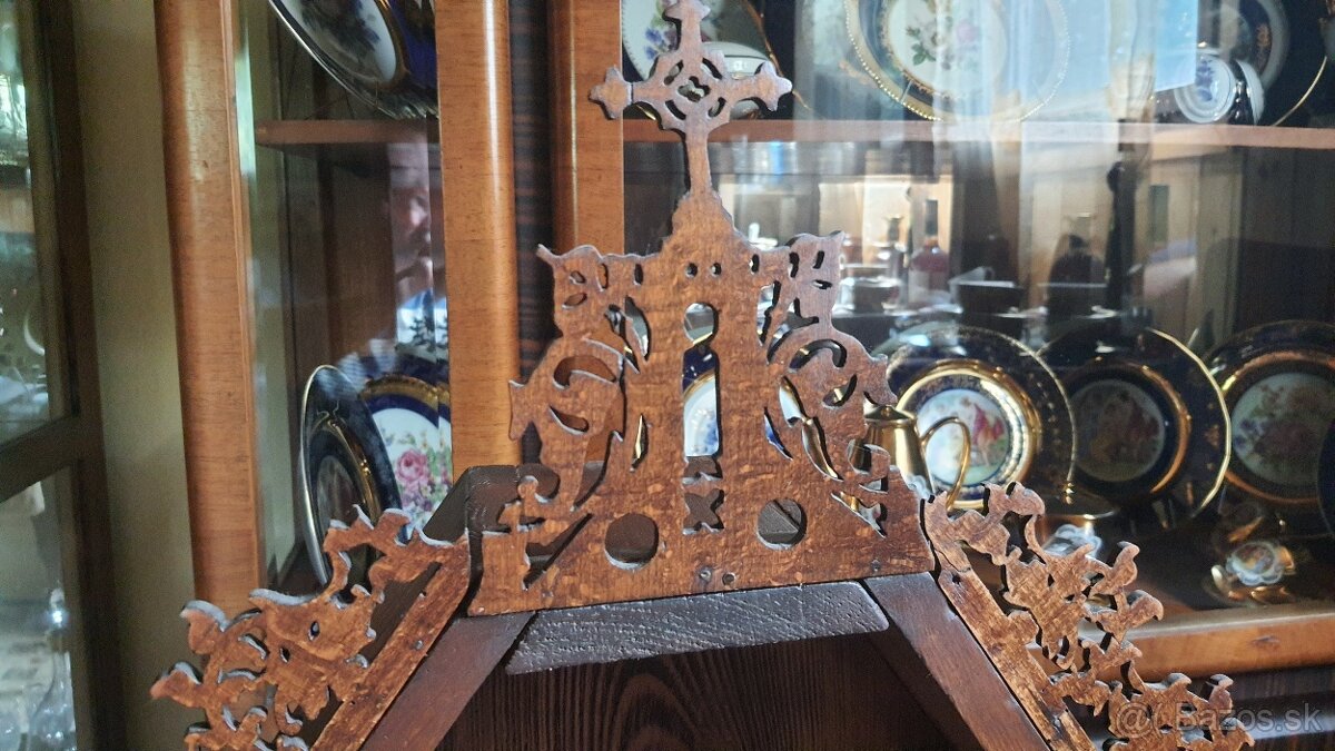 Starozitny relikviár a religiozne sochy. - 4