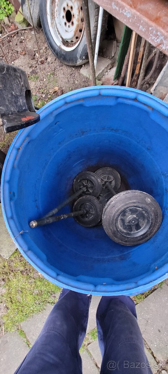 plastová nádoba s kolieskami 240 l - 4