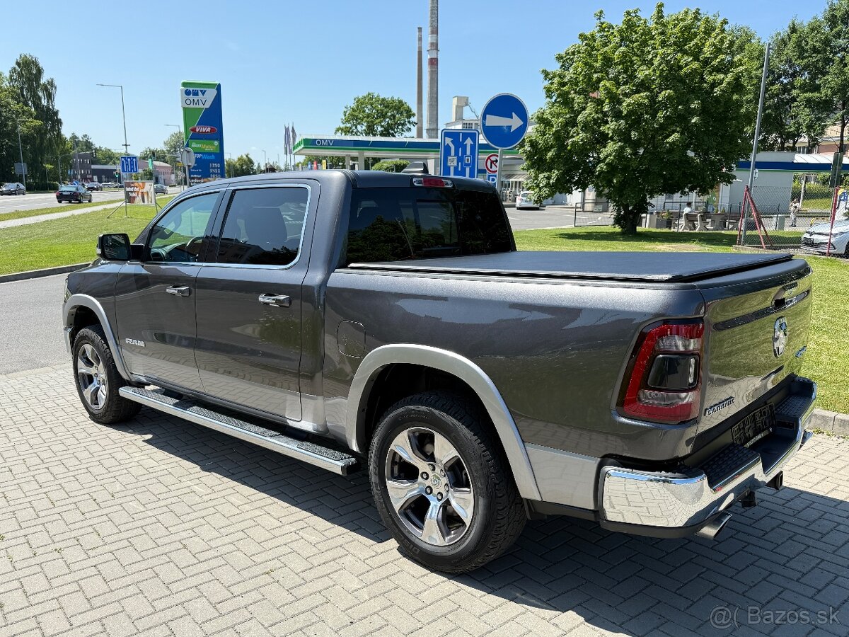 Dodge RAM 1500 Laramie—5.7 V8 HEMI—2020–KŮŽE—95.000km
