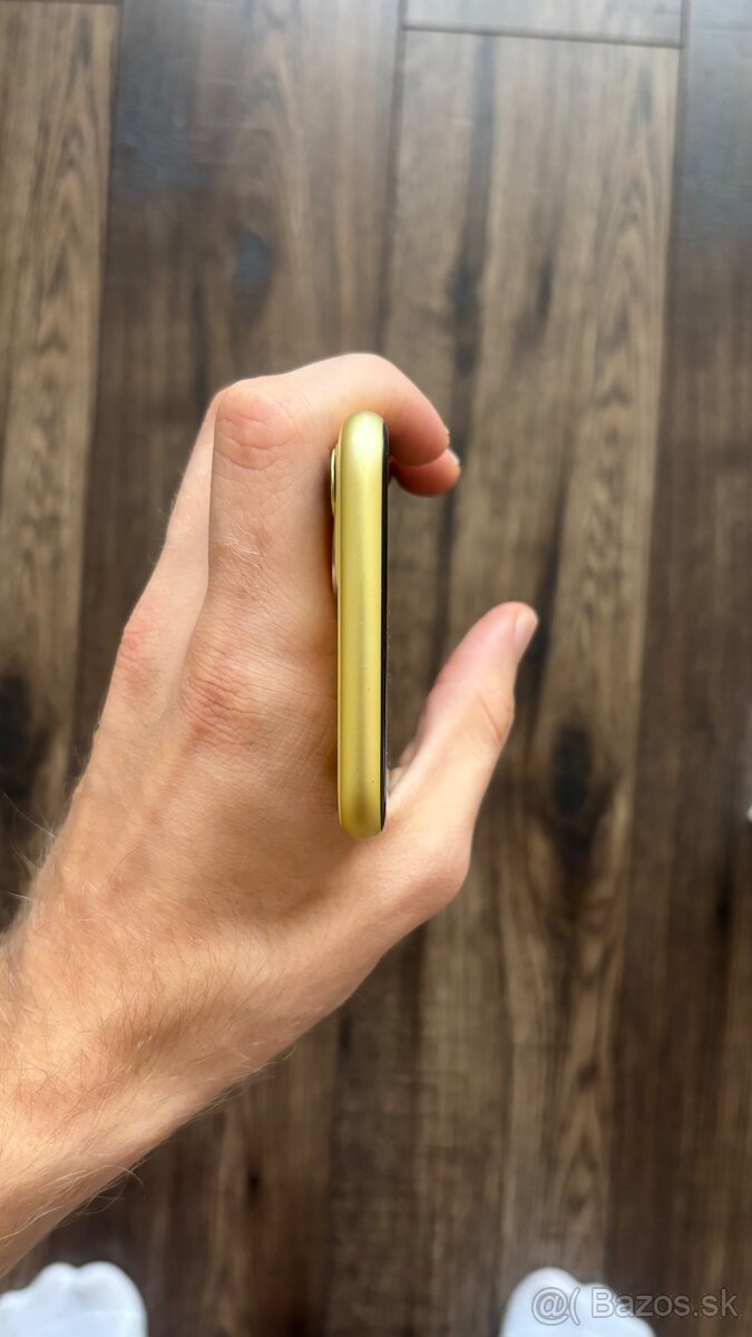 iPhone 11 64GB - žltý + kryt/kábel - 4