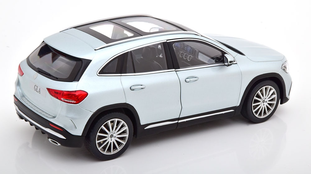 Mercedes-Benz GLA 2020 ( Iridium silver ) - 1:18 Z-Models - 4