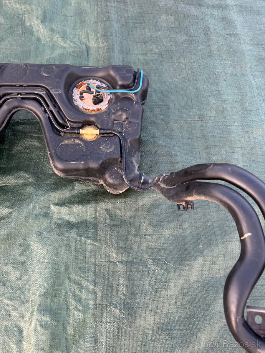 Palivová nádrž Superb 2 TDI - 4