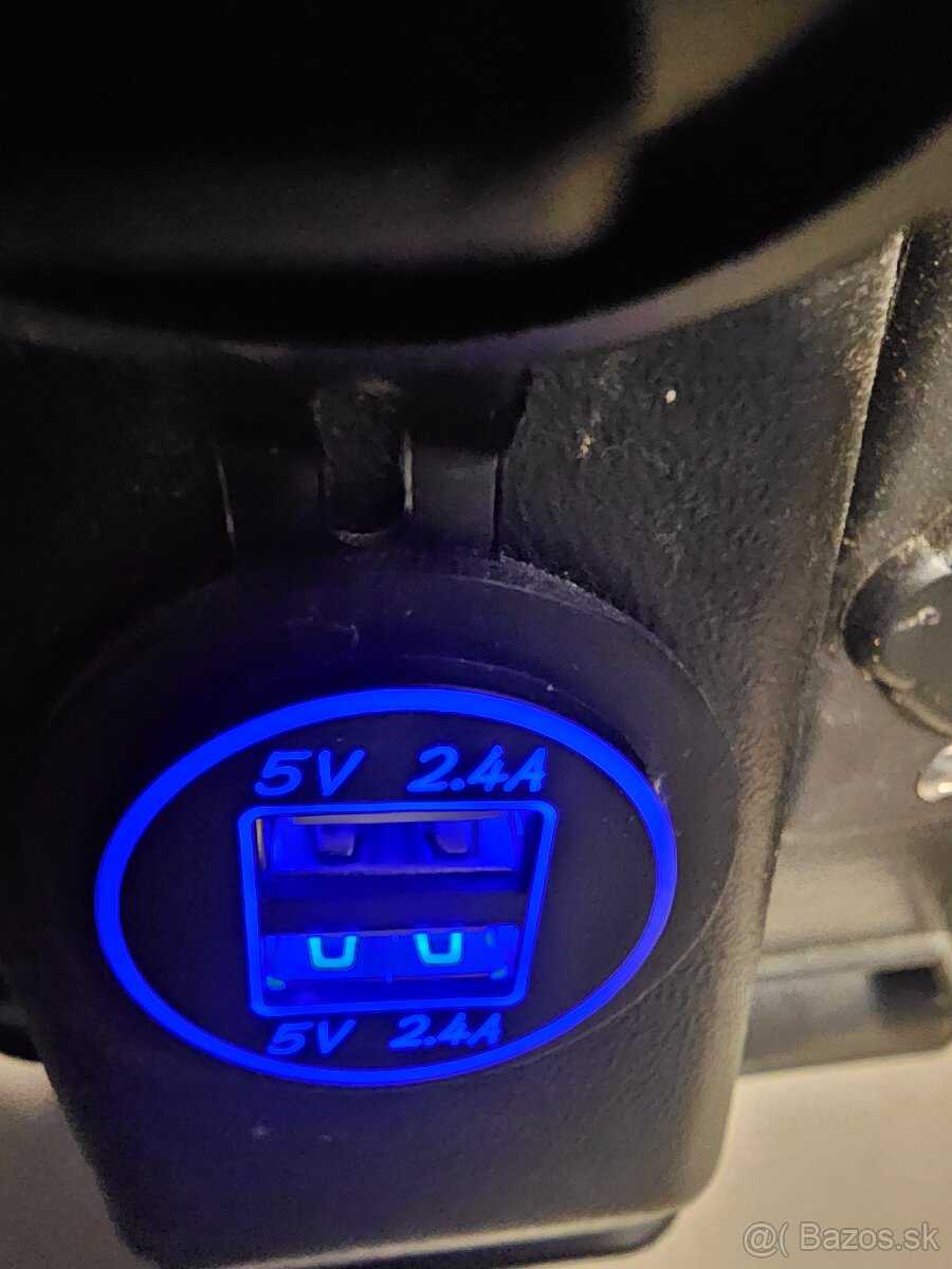 Tr. Baterka, kufrík a nabíjačka - 4