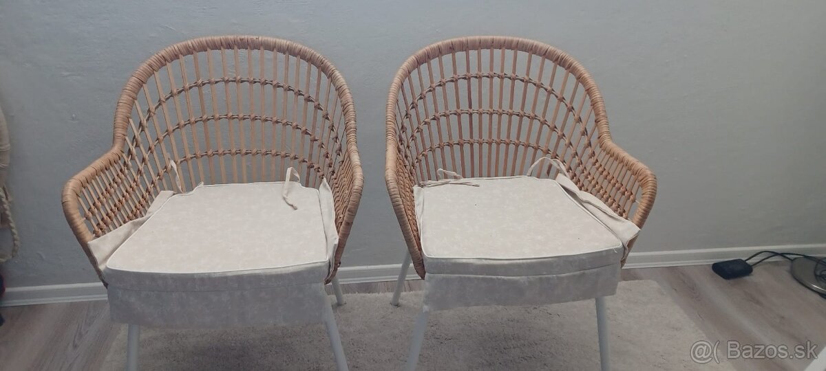 Predám stoličky do interiéru aj exteriéru Cena spolu za obid - 4