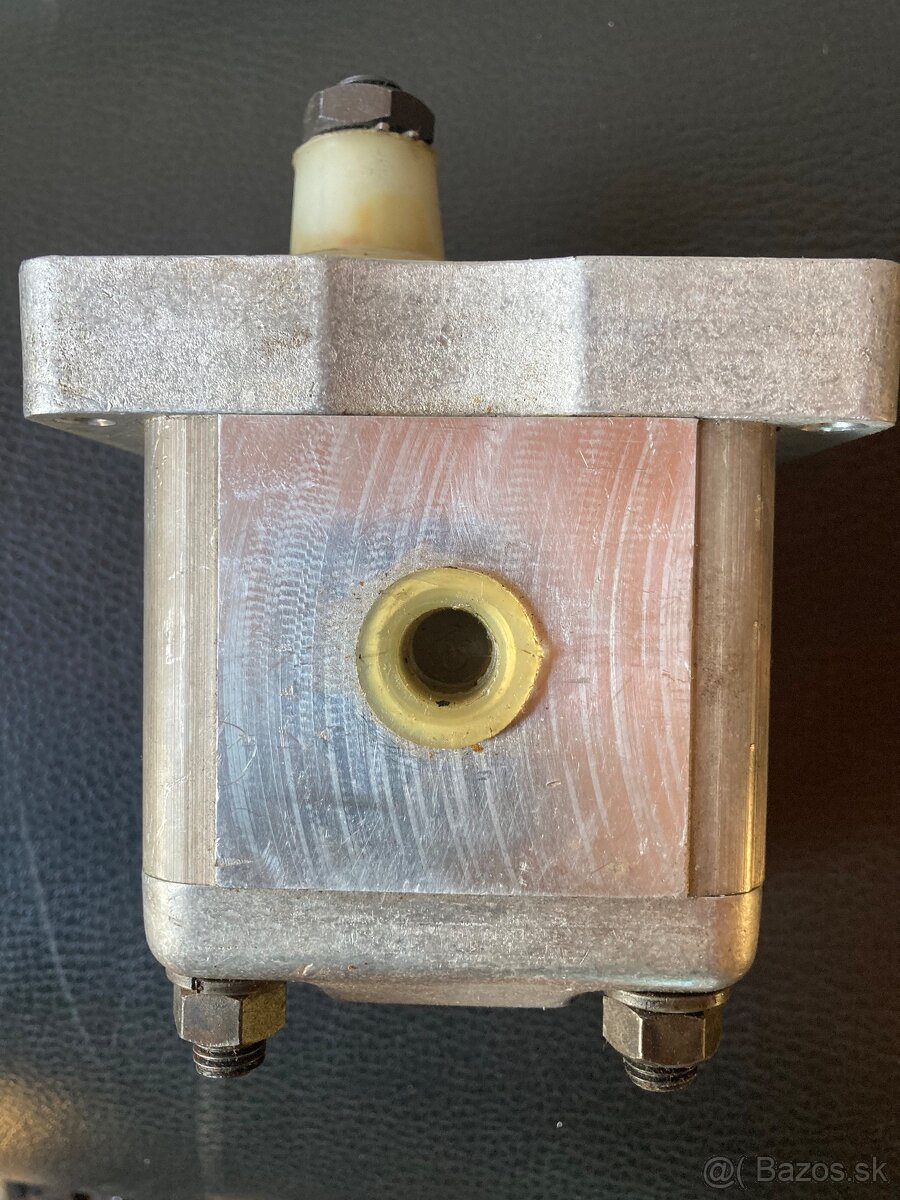Nové hydraulcké čerpadla UNK320 - 4