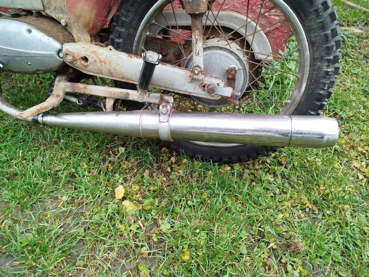 Predám Jawu pionier. Motor po g.o. Pojazdná, bez papierov - 4