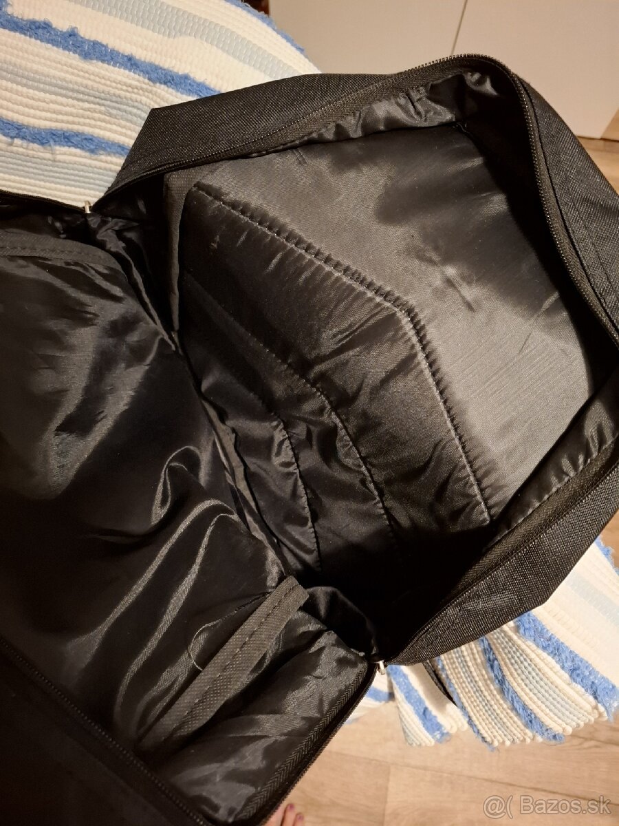 Ruksak čiernej farby - 4