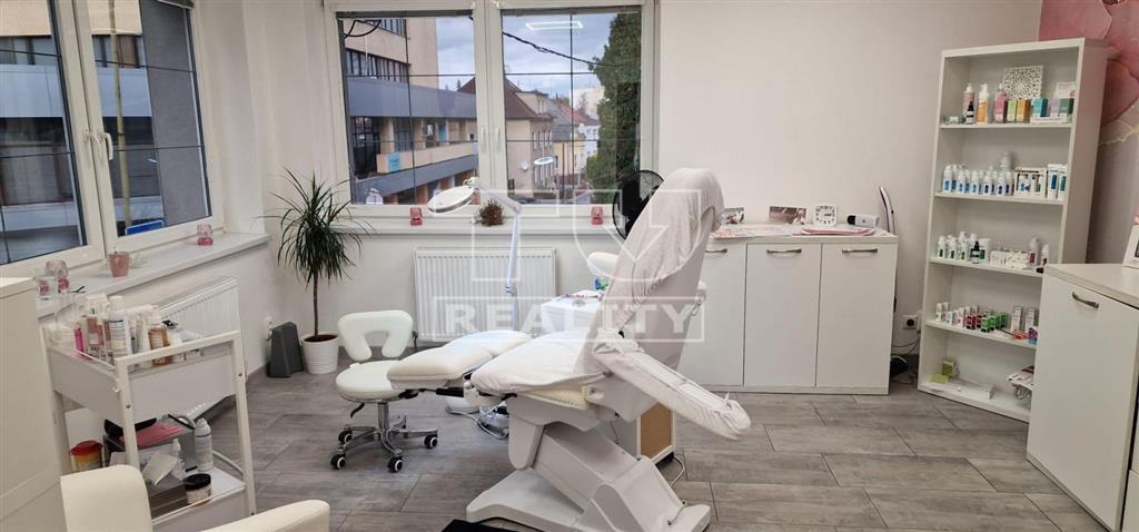 Administratívna budova v centre mesta - 4