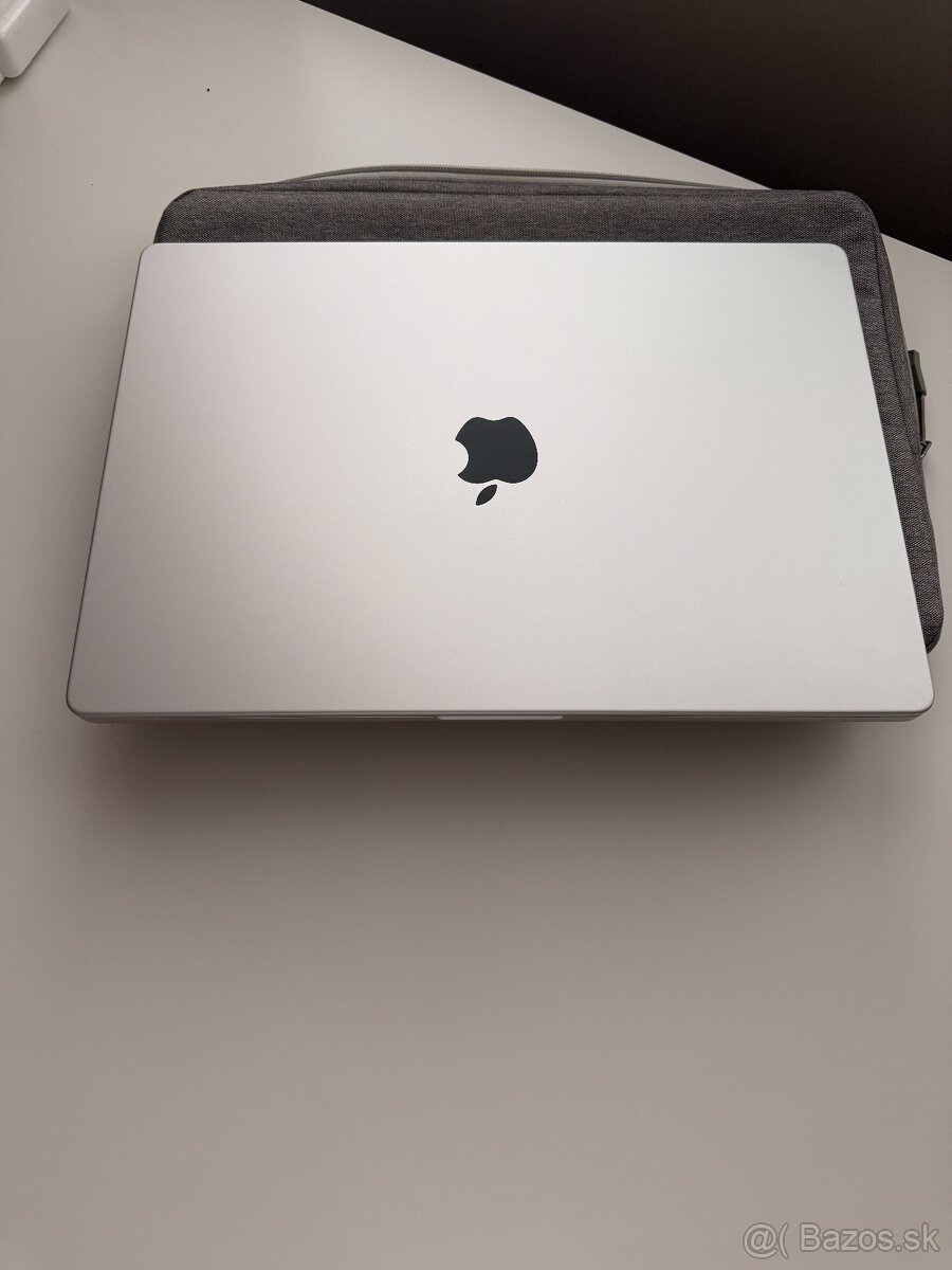 MacBook Pro 16" - 4