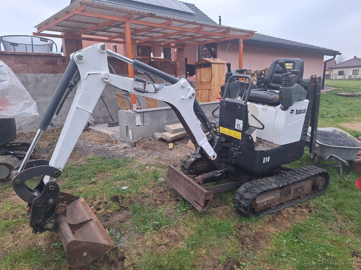 Bobcat E10 - 4
