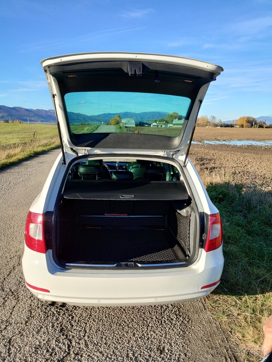 Škoda Superb Combi 1.6 TDI CR DPF Elegance GreenLine - 4