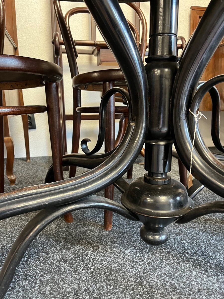 Čierny stôl Thonet - 4