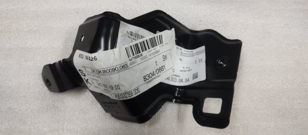 Toyota Prius V 5 - pirela Mercedes EQB Vito - kryt zrkadla - 4