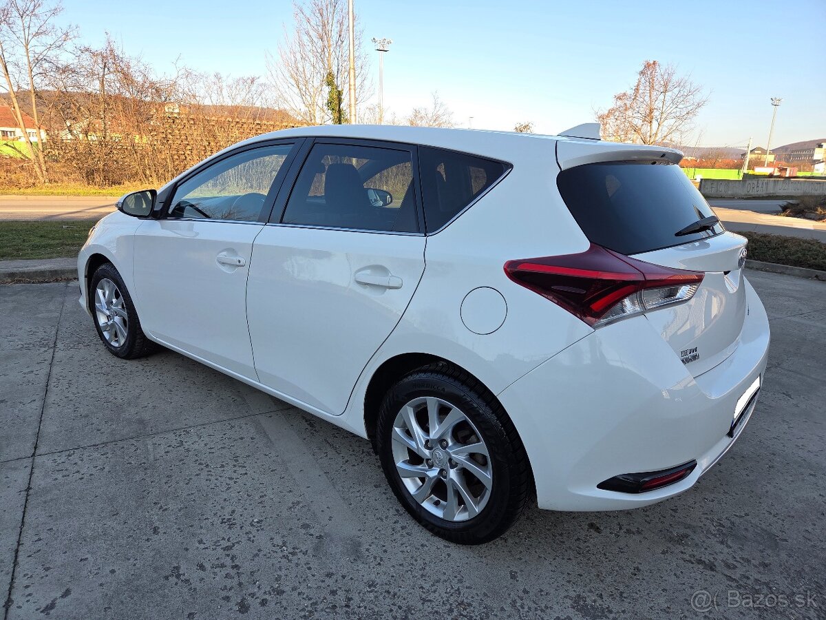 ✅Toyota Auris 1.6 benzín➡️89.000 km➡️r.v.:2016 - 4