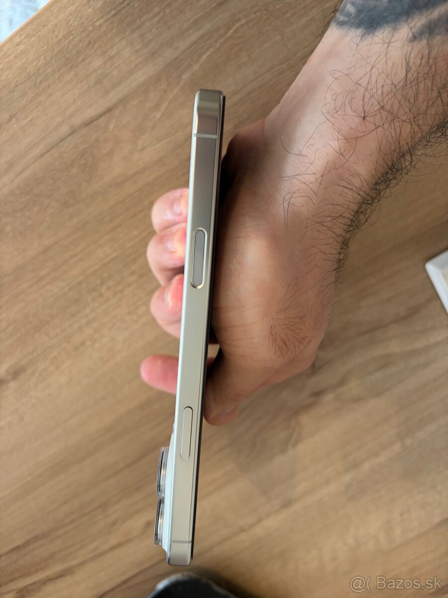 iPhone 16 Pro Max 512gb v záruke do 2027 - 4
