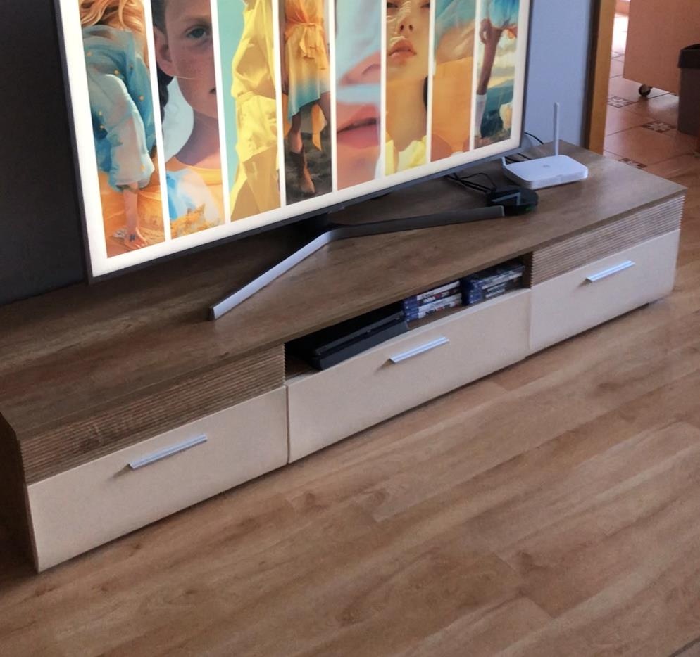 Stolík pod TV . - 4