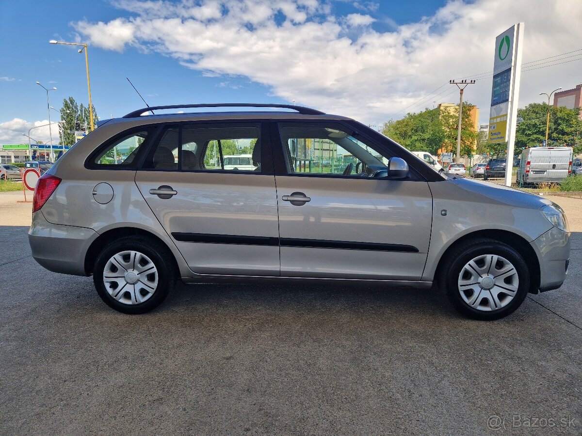 Škoda Fabia Combi 1.4 16 V Elegance - 4