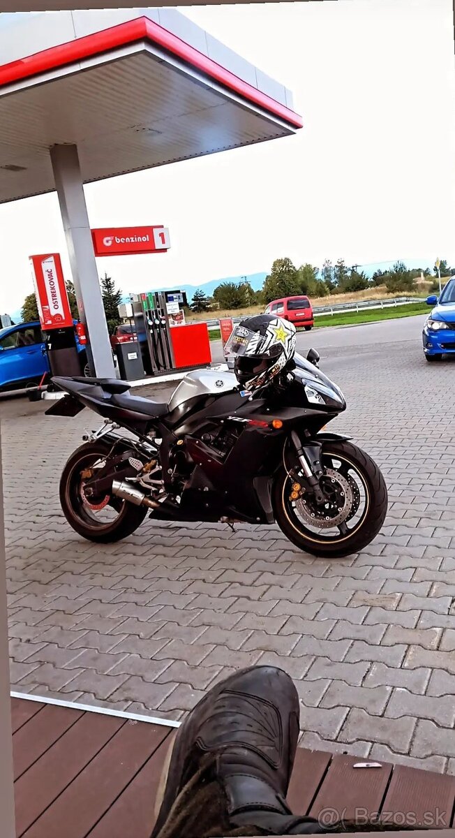 Yamaha YZF R1 - 4
