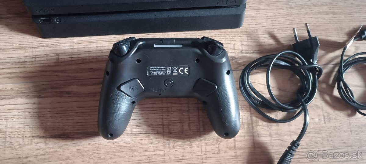 Ps4 slim s hrou - 4