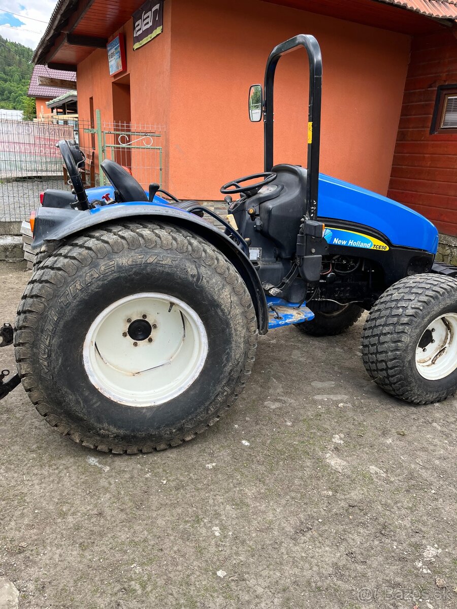 Kompaktný traktor new Holland - 4