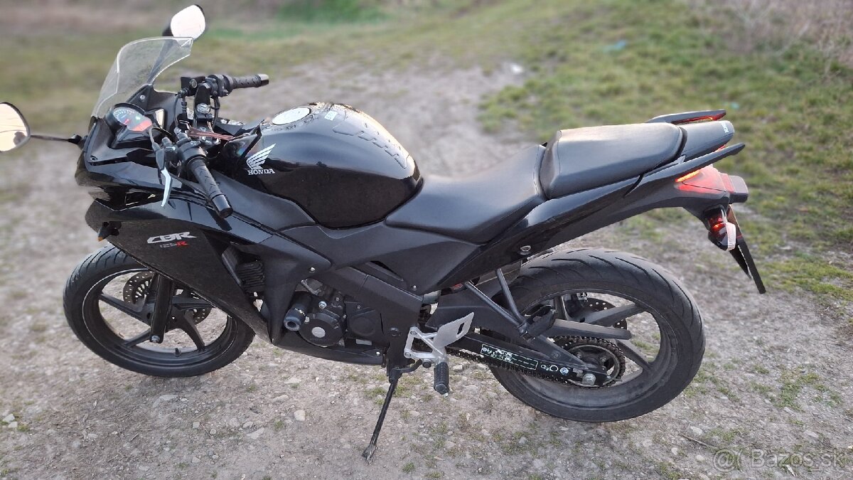 Honda CBR125R 2012 - 4