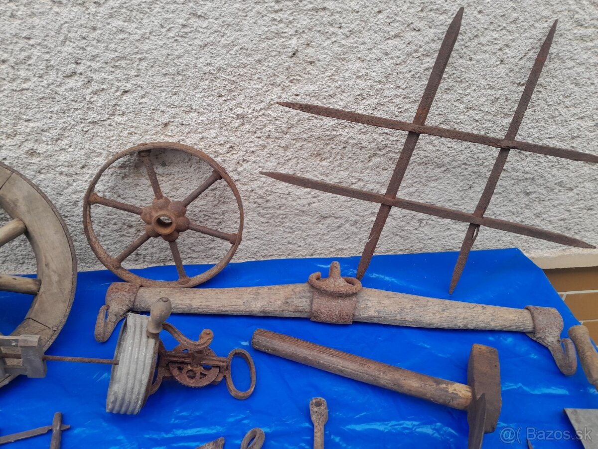 Staré historické ,rustikálne, kované náradie a pomôcky. - 4