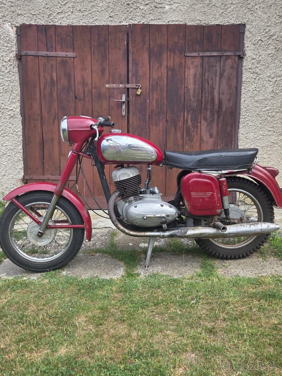 Jawa 250 - 4