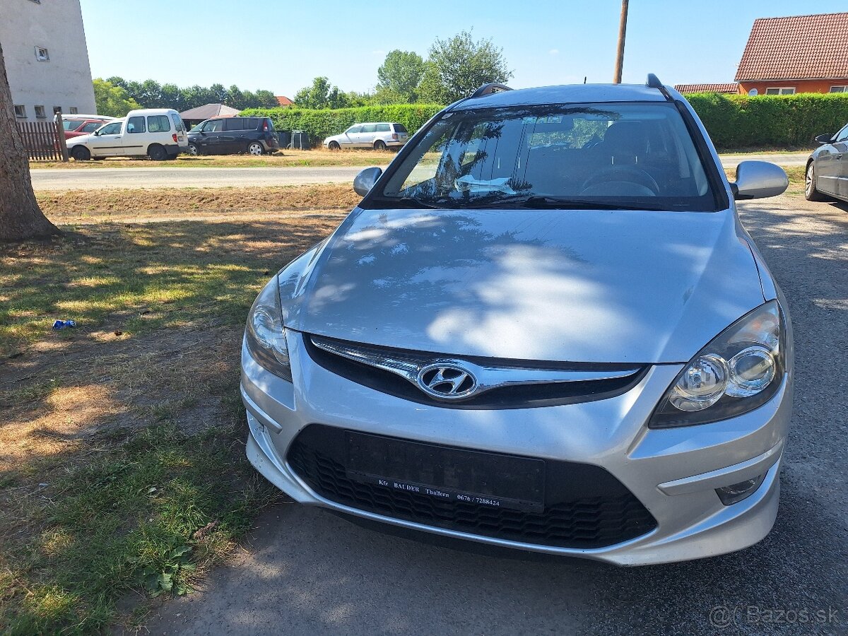 HYUNDAI i30 BENZÍN 1,4 KLÍMA - 4